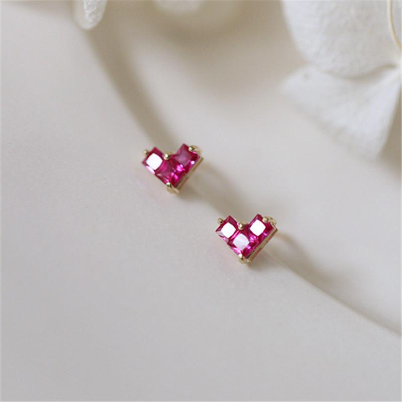 

925 Sterling Silver French Simple Red Zircon Heart Stud Earrings Women Light Luxury Temperament Wedding Jewelry Gift Gold