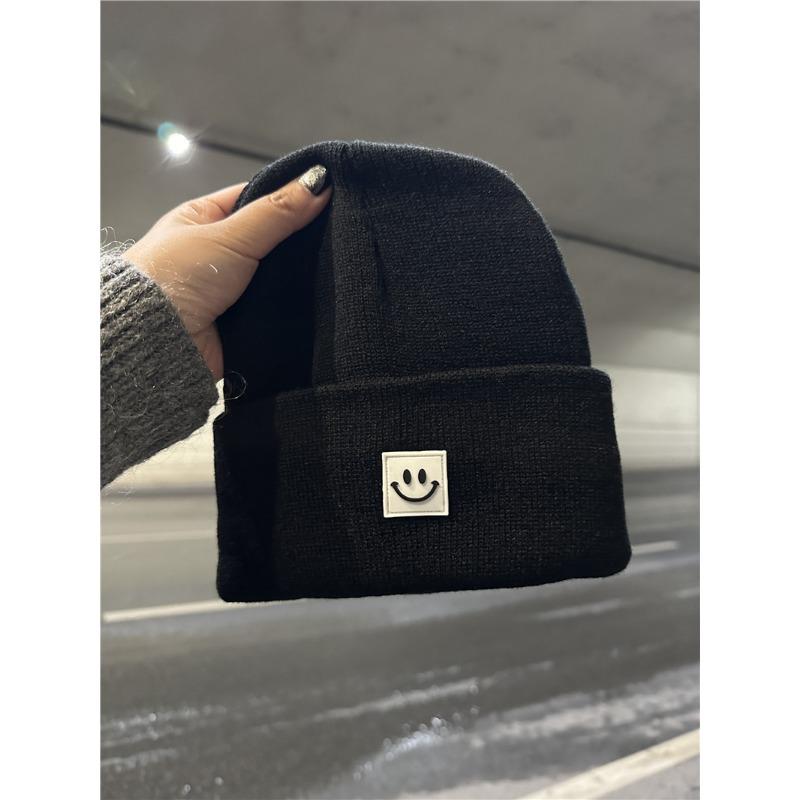 

Шапка с этикеткой в виде смайлика женская зимняя однотонная вязаная шапка для улицы, повседневная, универсальная, теплая шерстяная шапка, мужская шапка-мешок на голову, шапка от холода M（56-58cm）
