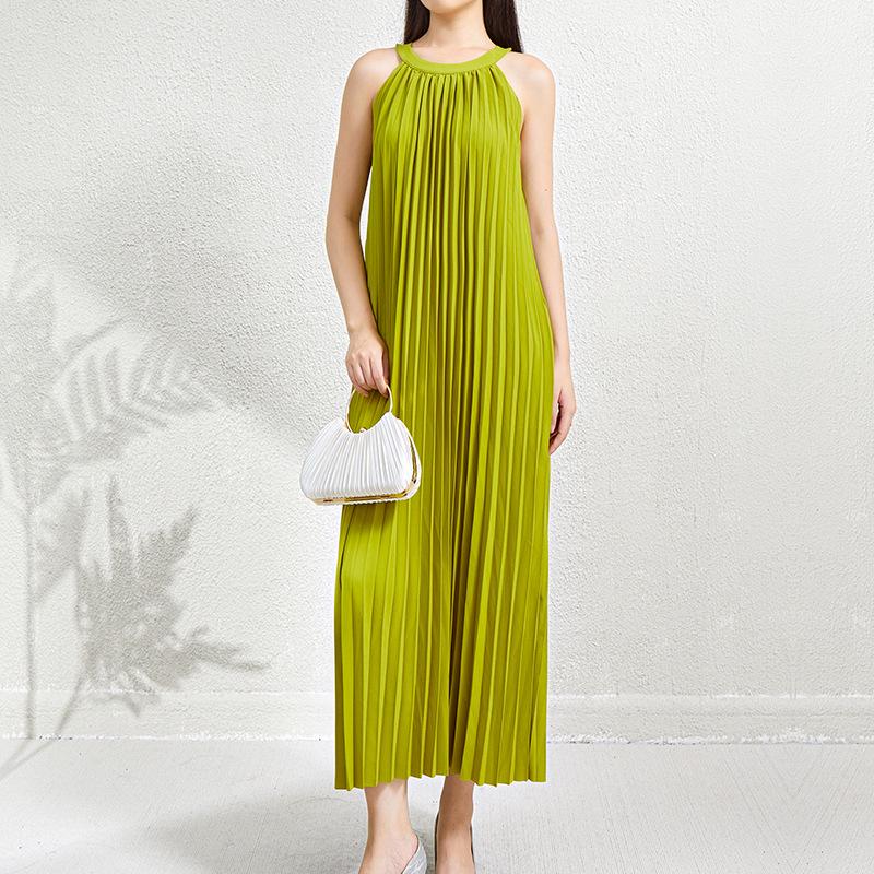 Women's Summer 2025 French Pleat Halter Neck Long Dress - Waist-Slimming High-End Vacation Style