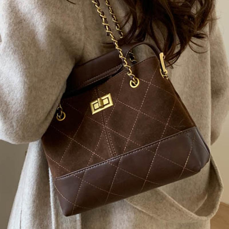 2025 Autumn New Bucket Bag Women's Commuter Diamond Chain Shoulder Bag High Value Fashion Tote Bag