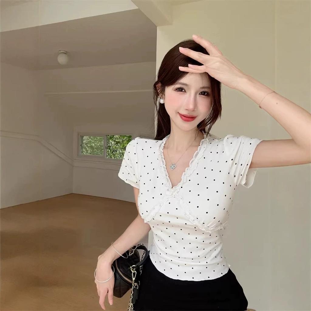 Polka dot lace v-neck short-sleeved T-shirt women's summer slim and thin niche short sweet and spicy chic white top