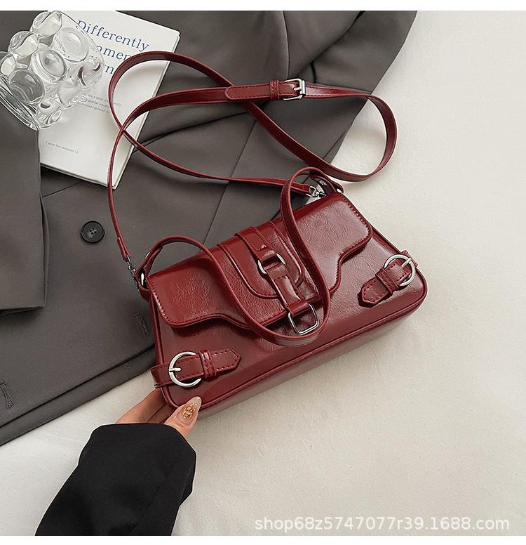 Bag lady 2025 new trendy high sense fashion shoulder messenger bag retro versatile Internet celebrity explosion small square bag