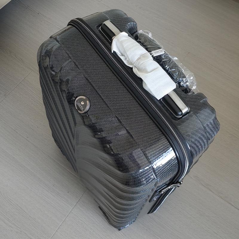 Ultra-Light Carbon Fiber Carry-On Spinner Suitcase, 1.9KG, Silent Wheels 20-inch черный серый