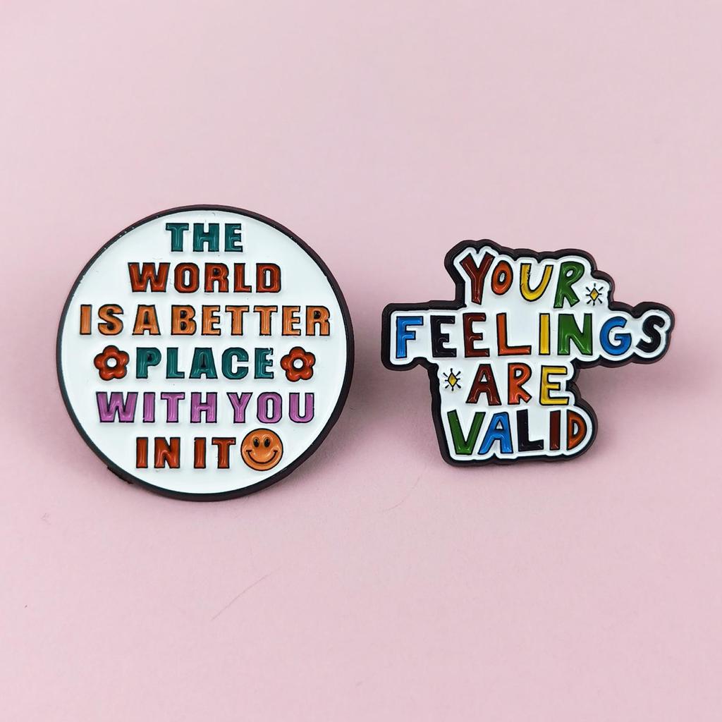 Colorful English Letter Brooch – Geometric Round Alloy Badge for Student Backpacks