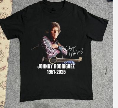 T-shirt Nera Johnny Rodriguez Country Star 1951-2025 Tutte le Taglie