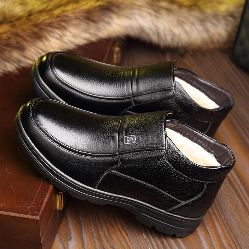 The 's Men's Leather Casual Shoes Are Paired with a Cowhide Top Layer and Leather High-top Cotton Shoes for Added Warmth