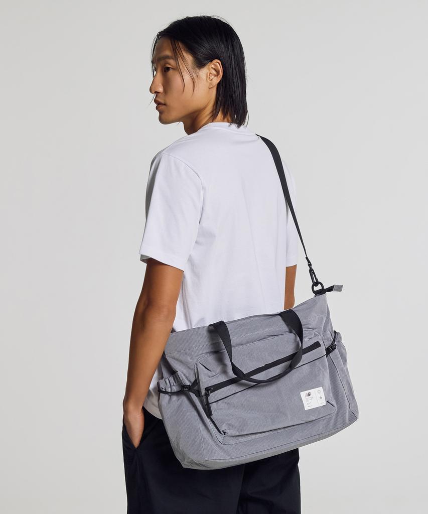 New Balance Nbgcgs1201 / Metallic Lightweight Tote Bag (Silver)