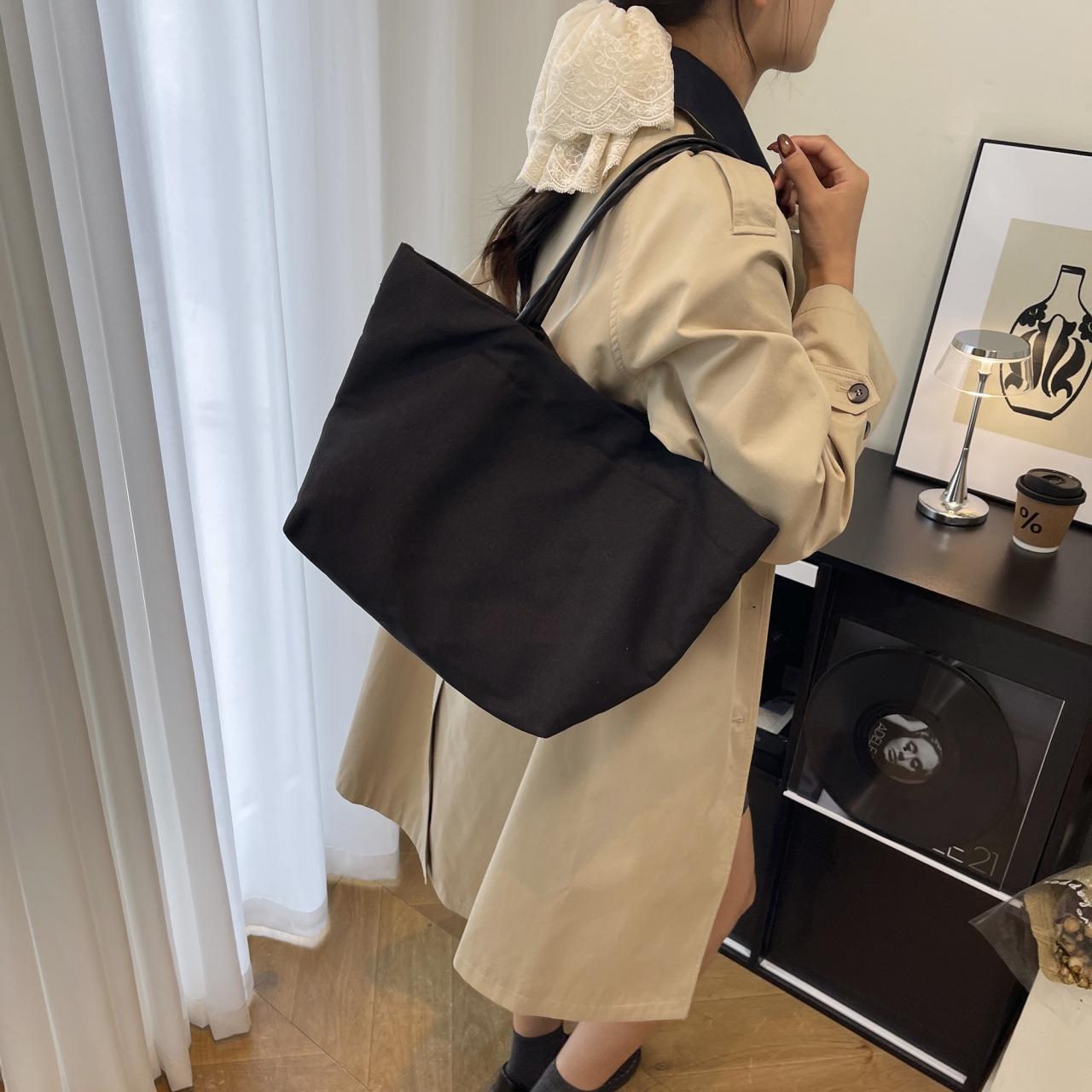 

2025 Простая Стильная Модная Сумка Большой Вместимости - Трендовая Минималистичная Сумка для Студентов 31x26x29 cm чёрный