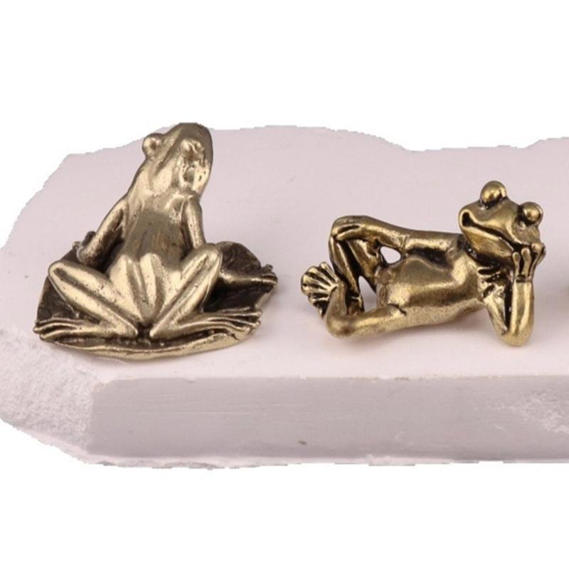 Carving Brass Frogs Miniature Statue Solid Design Decorative Accent Fengshuis Animal Figurine For Desk Shelf Living Room