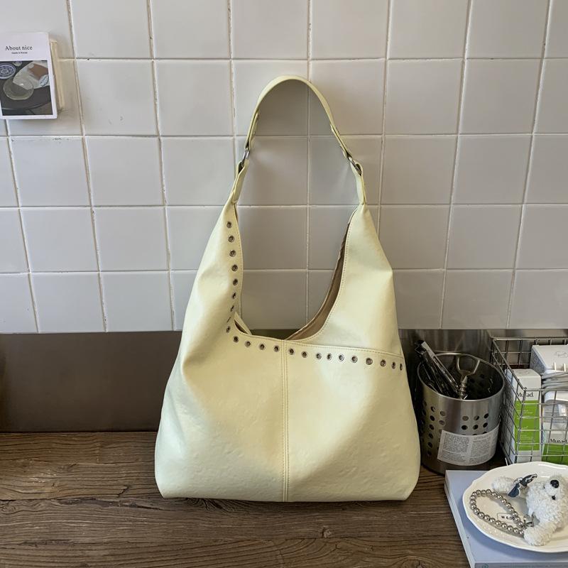 Large capacity fashion commuter tote bag women's 2026 spring new light luxury shoulder underarm bucket bag
