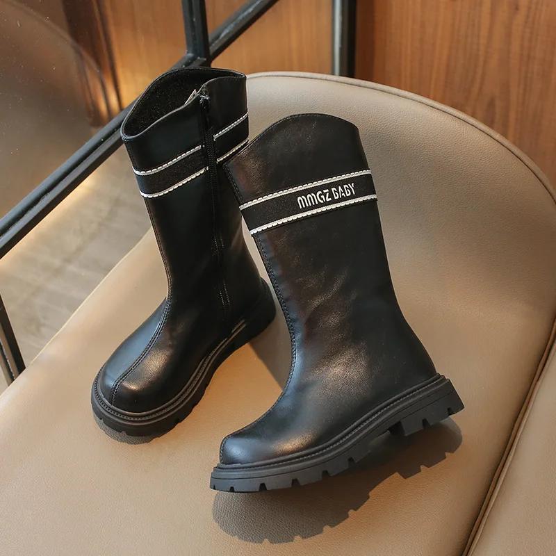 2024 Barn Høye Støvler for Jente Vinter Nye Moteable Myke Komfortable Sklisikre UK Koreansk Allsidige Hold Varmen Plysj Sko