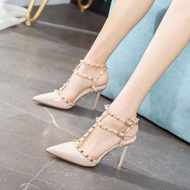 Summer pointed high heels women's 2025 new 42 large size niche sandals women's bag head rivets versatile