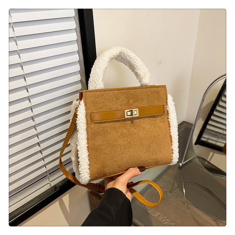 

Сумка Женская 2025 Осень и Зима Новая Ретро Плюшевая Текстурированная Сумка Большая Вместимость Универсальная На Плечо Кроссбоди коричневый