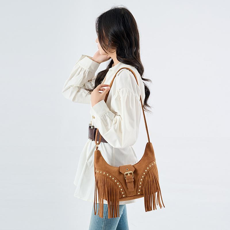 Summer Niche Retro Hot Girl Vintage Rivet Commuting Versatile Single-shoulder Crossbody Underarm Bag