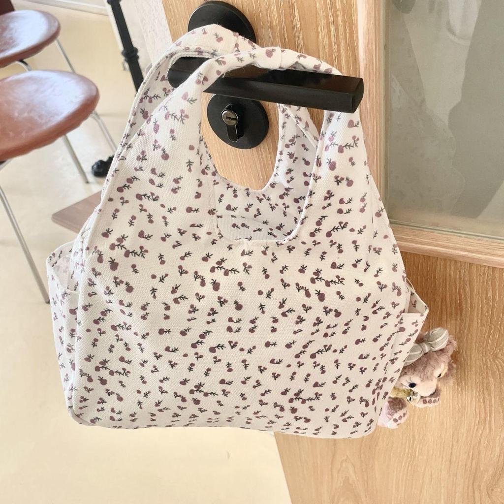 Schicke Tragetasche aus floralem Canvas - Stilvoll & Süß für den Arbeitsweg