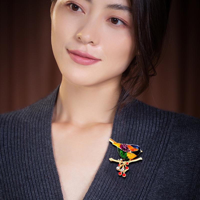 Multicolor Bird Brooch Pins Enamel Ainmal Badges New Year Jewelry Gift
