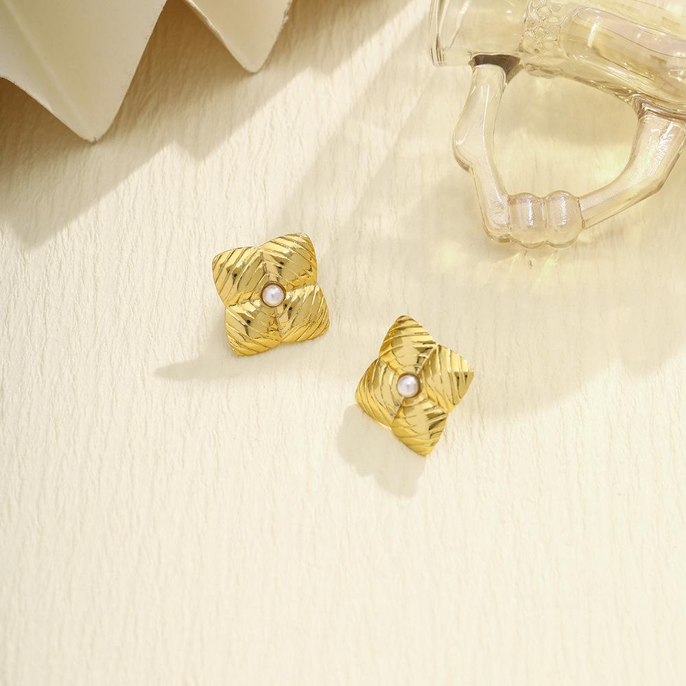 Retro Texture Pearl Earrings Exaggerated Stainless Steel Metal Wind Flower Stud Earrings Temperament Niche Design Earrings