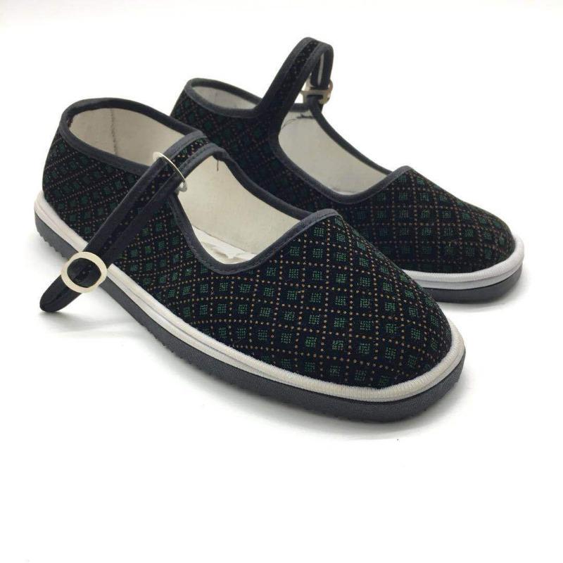 Old Beijing cloth shoes, black belt old lady shoes, gypsy green grid red grid one shoelace