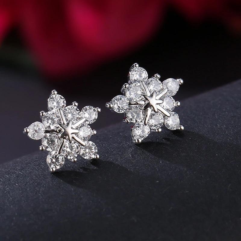 Luxury Crystal Flower Stud Earrings For Women White CZ Stone Romantic Snowflake Shaped Earrings Jewelry Gift Accessories