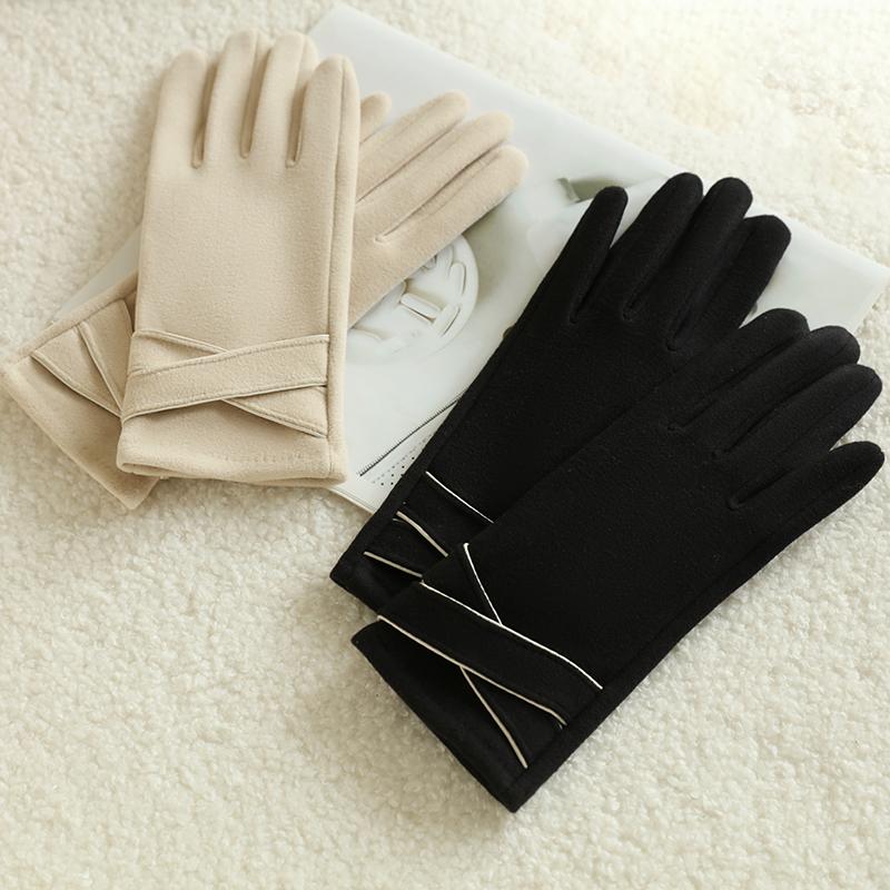 A Pair of Warm Gloves with Velvet To Prevent Cold, Suitable for Girls' Winter Windproof Cycling and Driving