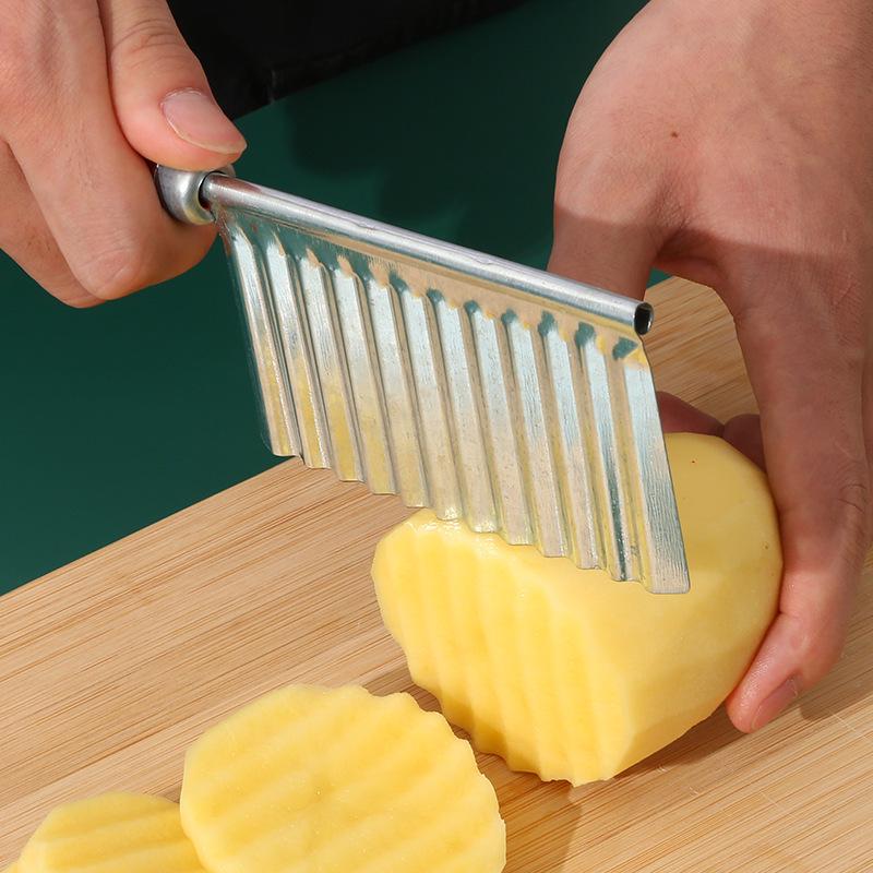 Stainless Steel Wavy Potato Cutter – Wolf Tooth Design for Vegetables