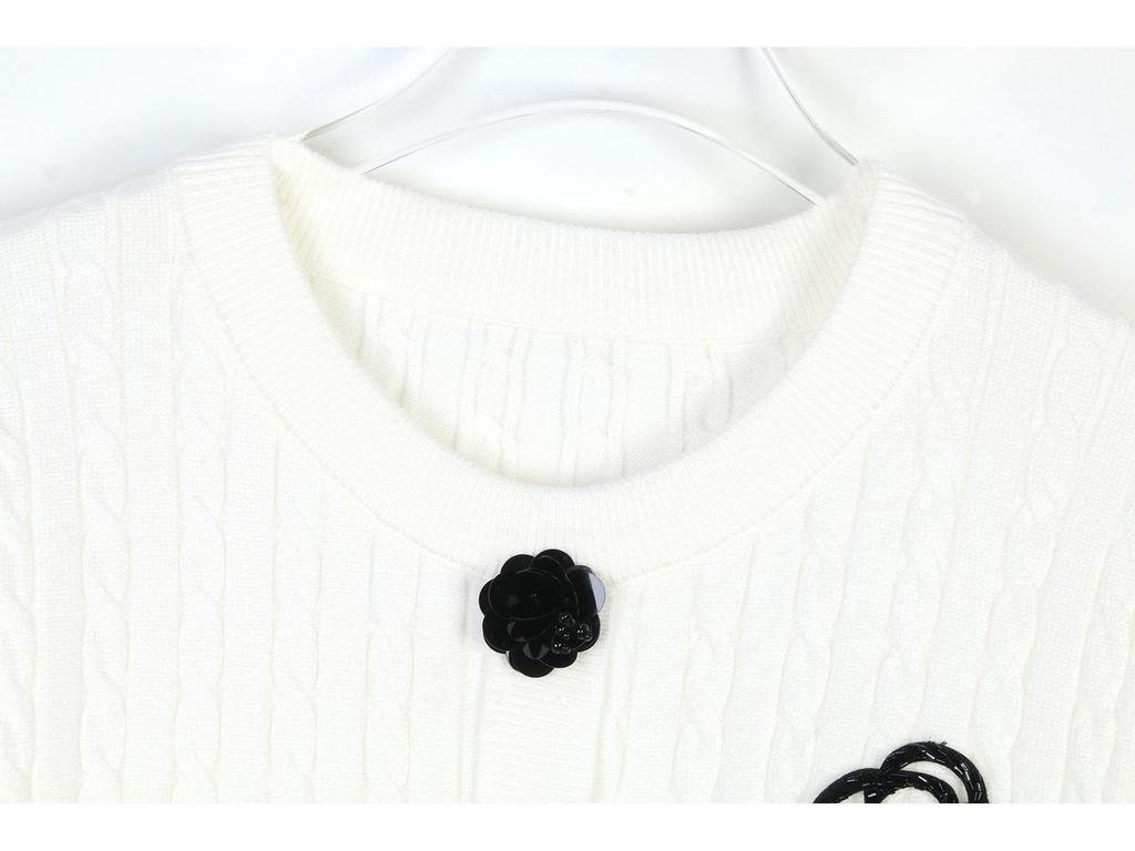 2024 Autumn/Winter Slim Fit Camellia Embroidered Long Sleeve Knit Cardigan for Women