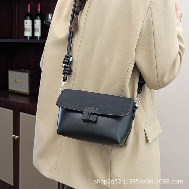 New Small Square Bag Niche Design Simple Underarm Bag Commuting Versatile Shoulder Messenger Bag