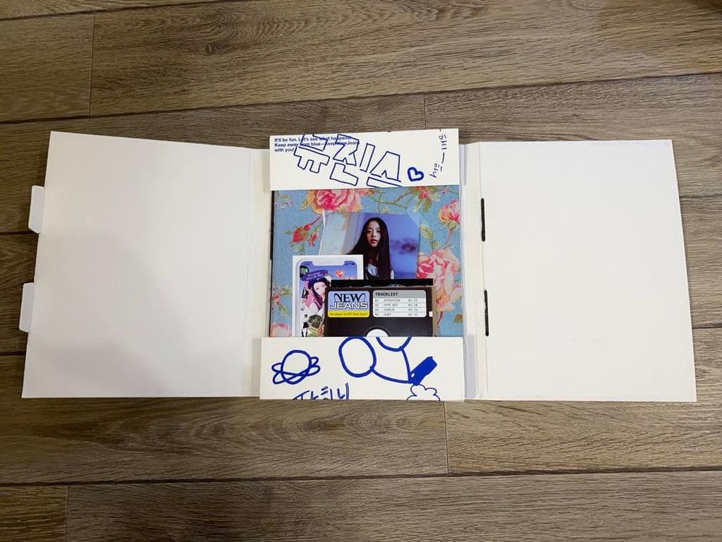 [USED] New Jeans New Jeans Blue Book Hanni Hani