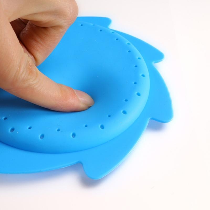 Pack of 3 Water Sprinkling Flying Disc Beach Toy with Soft Silicone Texture Suitable for Kids Water Game