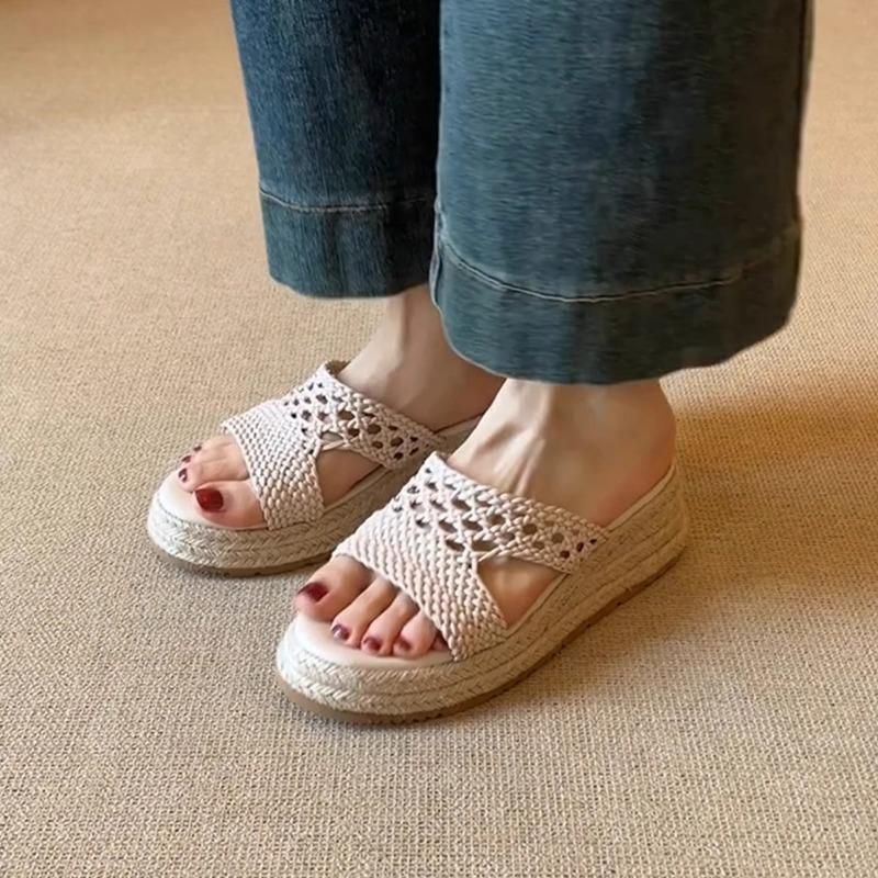 Thick-soled straw-woven soft-soled one-word sandals women's retro woven round-headed leather comfortable commuter fisherman shoes