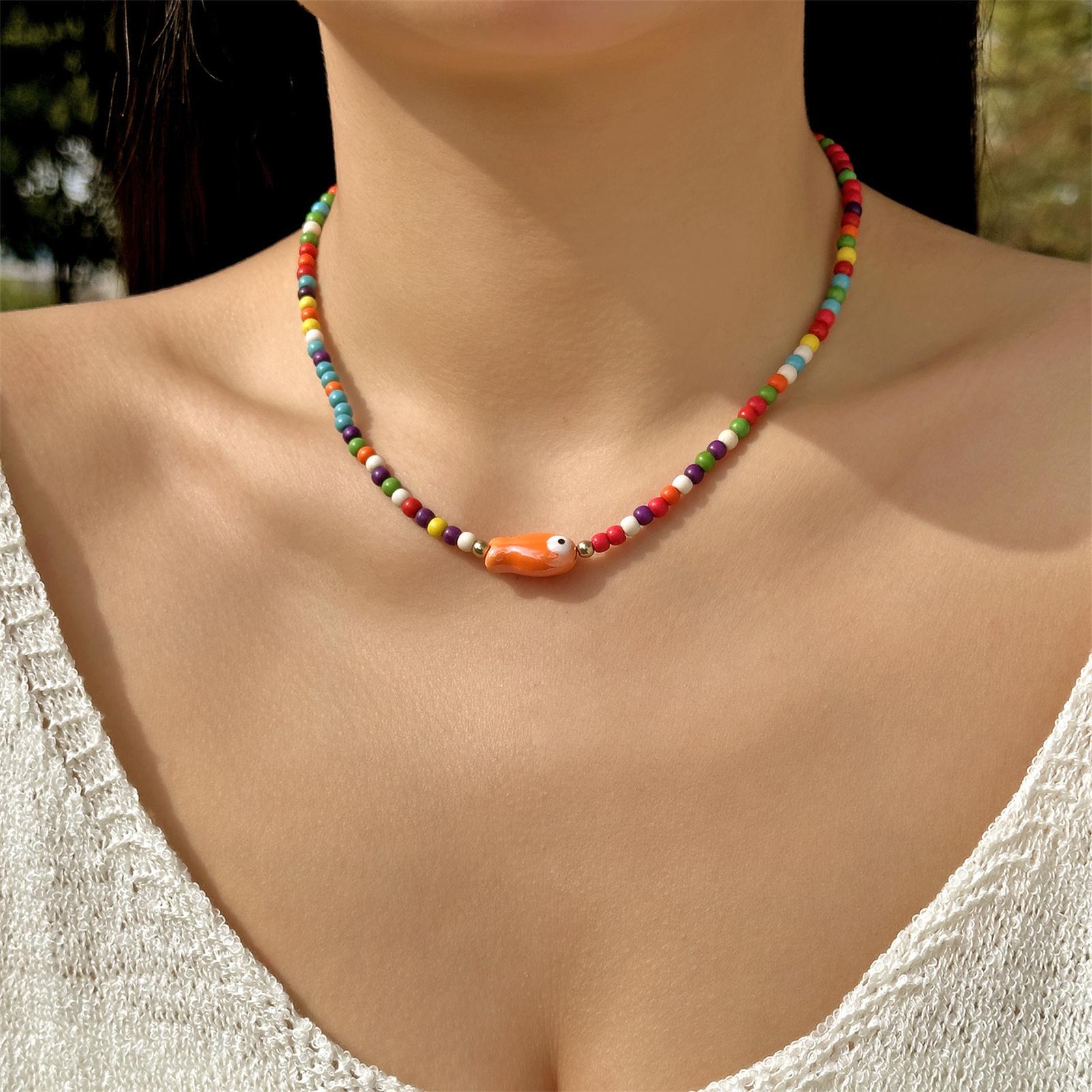 

Керамическое ожерелье-подвеска в виде рыбки Gmai для женщин, многоцветные рисовые бусины с бирюзовыми акцентами, нежные украшения в виде рыбок для повседневной носки и отпуска one size