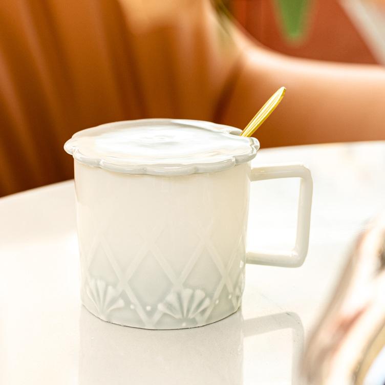 

Высокоценная кружка в стиле легкой роскоши, сувенир, домашняя кофейная чашка с крышкой и ложкой, скандинавский офисный керамический стакан 380ML