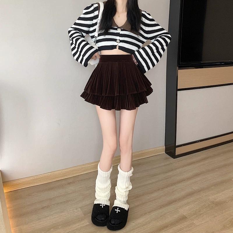 Милая мини-юбка для женщин — фото 8