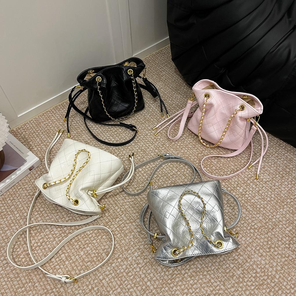 Fashion commuter chain tote bucket bag women's 2026 spring new fashionable exquisite shoulder messenger bag