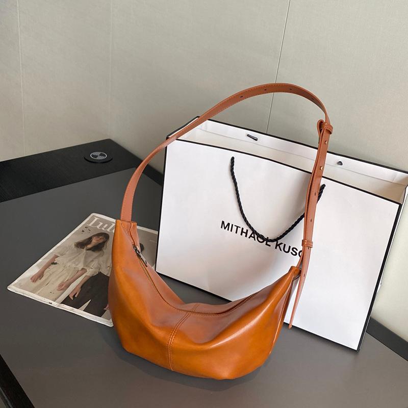 

New summer leather women s dumpling bag, high-end messenger bag, shoulder small bag, women s versatile croissant коричневый