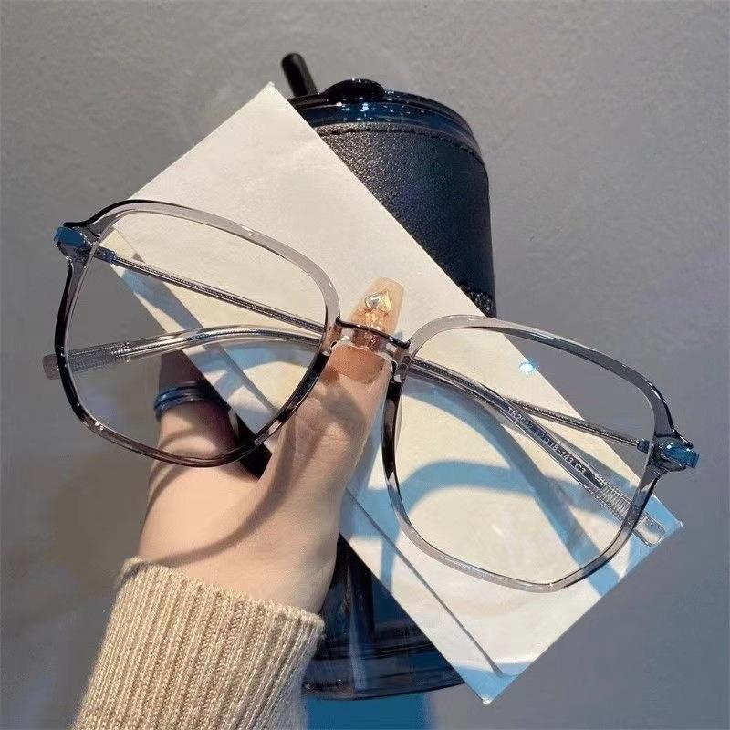 Retro High-definition Anti Blue Light Glasses for Women, Fashionable Large Frame Glasses, Ultra Light Goggles