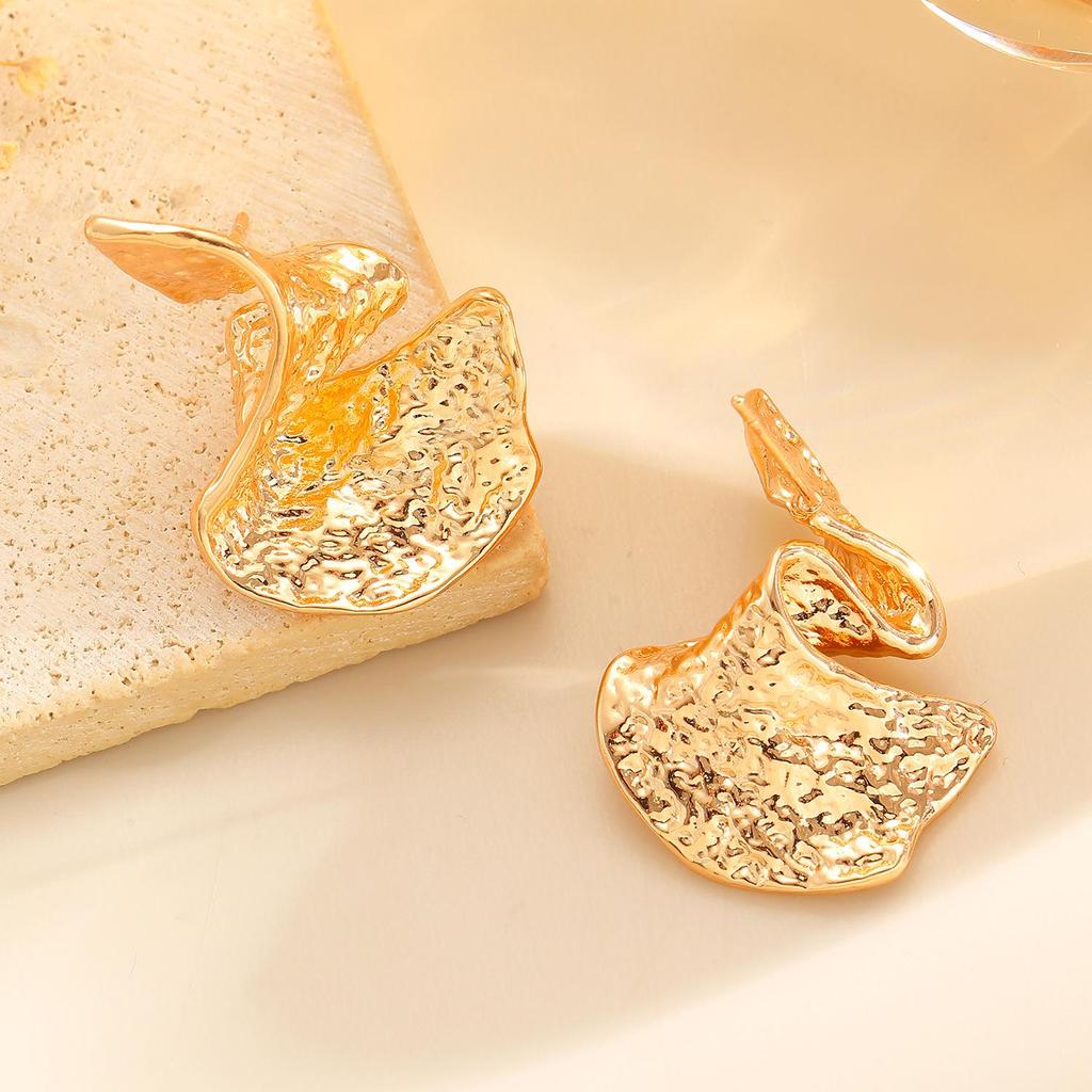 European & American Cross-Border Fashion Fan-Shaped Metal Texture Ribbon Earrings for Women - Trendy & Unique