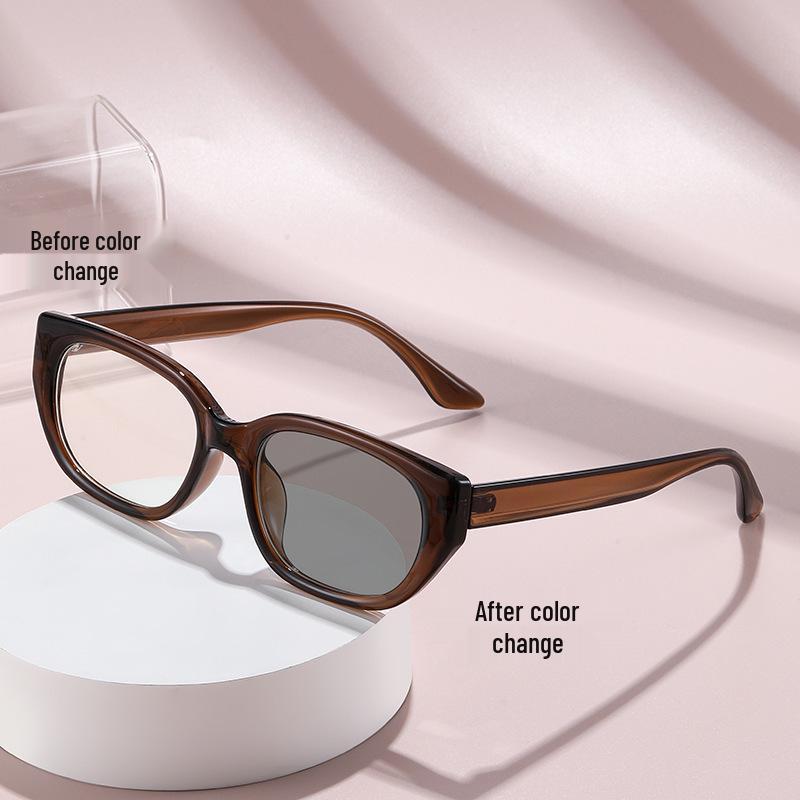 Retro Cat-eye Photochromic Myopia Glasses for Round and Square Faces