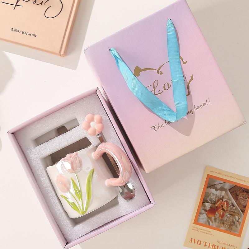 

Кружка-тюльпан ручной росписи высокой ценности Керамическая кружка Подружка невесты Рукавицы Подарок Мероприятие открытия Отправить клиентам 401-500ml