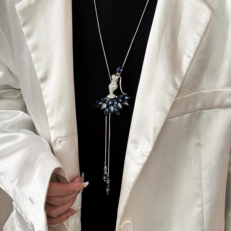 Versatile Trendy Fashion Sweater Necklace: Exquisite High-End Temperament Chain for Stylish Clothing Accessories