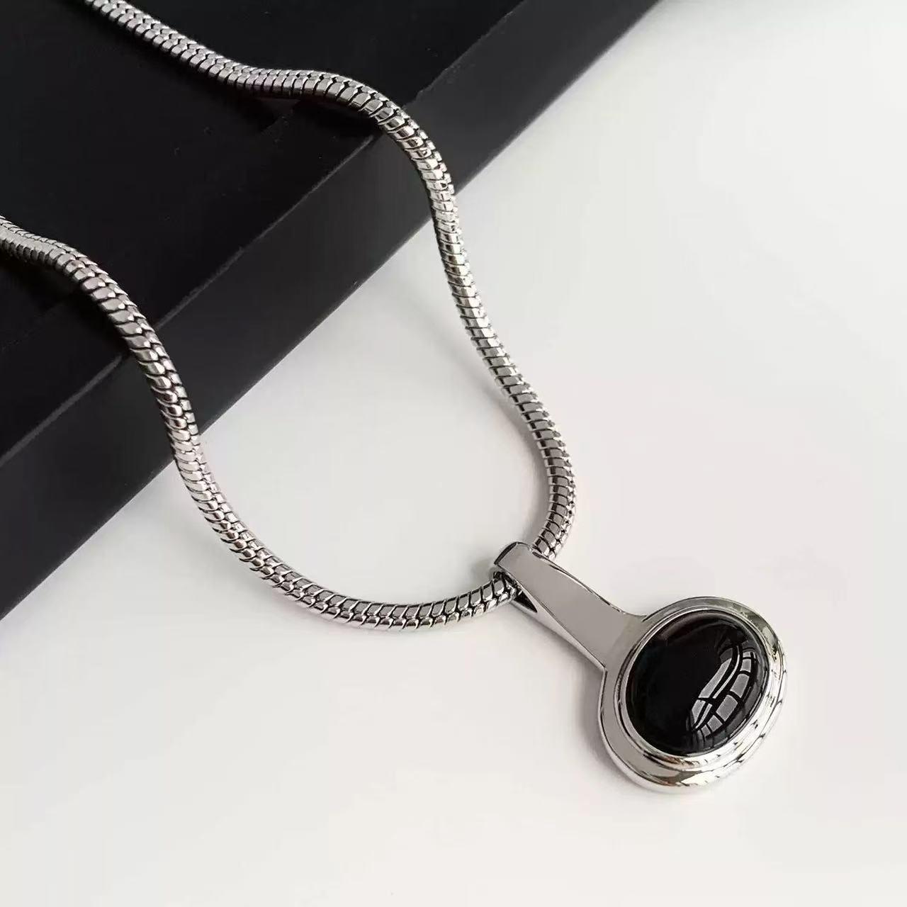 Elegant Black Obsidian Pendant Necklace - Minimalist, Fashionable, and Versatile Clavicle Chain for Women
