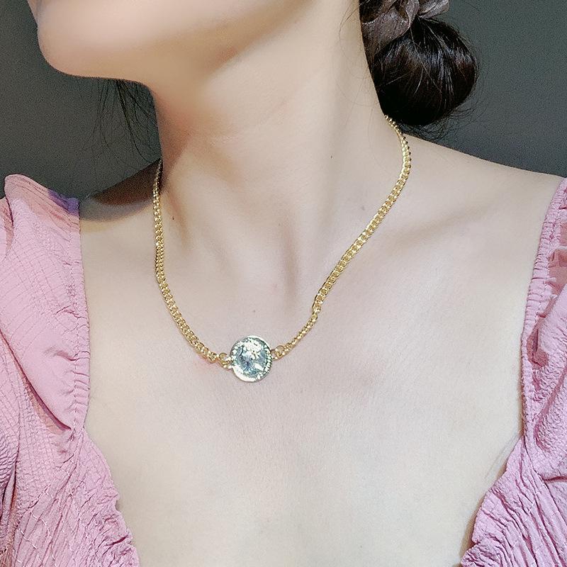 Elegant Metal Heart Clavicle Necklace for Women - Light Luxury Design