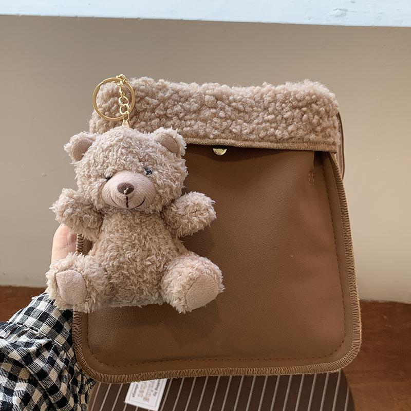 

Мила мила дівчина. Сумка через плече з ягняти. Нова жіноча сумка через плече. Жіноча сумка для мобільного телефону