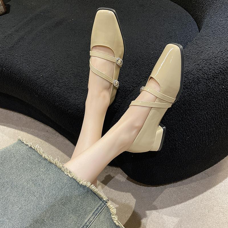 

Mary Jane small leather shoes women s 2025 new autumn pointed head fashion retro word with square head thick heel low heel single shoes 40 хакі