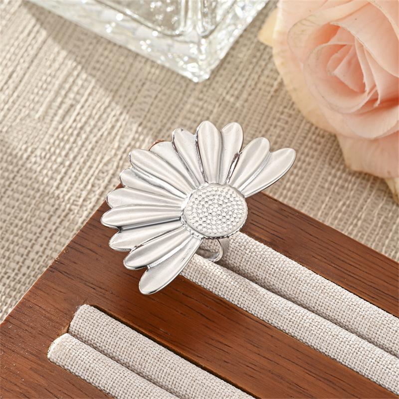 Flower leaf small Zouju open titanium steel ring, fashionable and romantic women s ring jewelry Adjustable open ring
