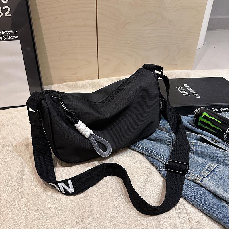Contrasting color large-capacity fashion casual bag 2025 spring new versatile ins shoulder messenger bag pillow bag Korean version