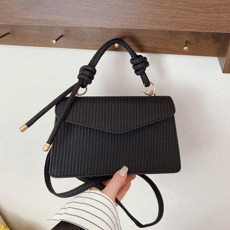 

Trendy solid color simple spring new retro small square bag women s personality casual versatile niche premium messenger bag чёрный