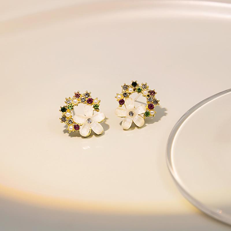 Summer Fresh Flower Rhinestone Stud Earrings: Cute, Exquisite, Versatile Diamond Wreath Design