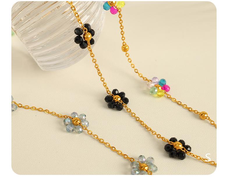 European & American Fresh Flower Stainless Steel Bracelet with Women's Niche Design and Titanium Steel Necklace Set.