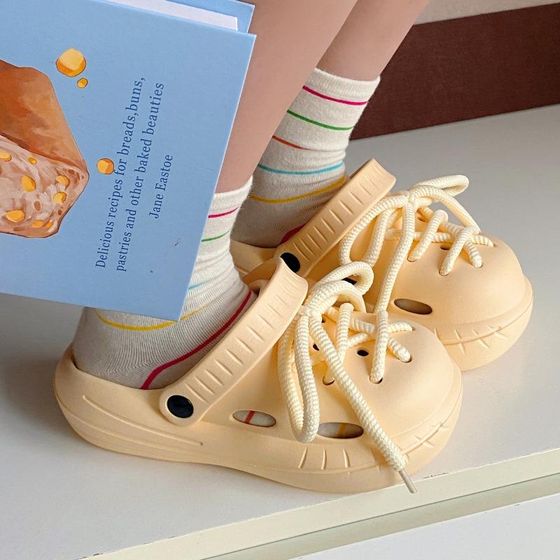 Shit Feeling Hole Shoes for Women's Summer Outerwear 2024 New Versatile Thick Sole Semi Trailer Beach Sandals